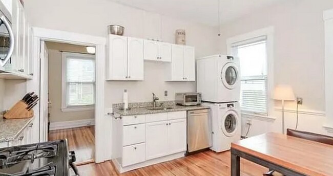 133 Otis St, Unit 2A in Cambridge, MA - Foto de edificio - Building Photo
