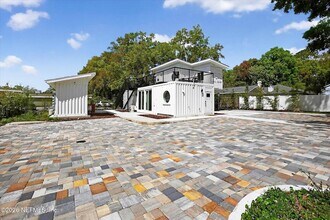 8778 Waterfront Terrace in Jacksonville, FL - Foto de edificio - Building Photo