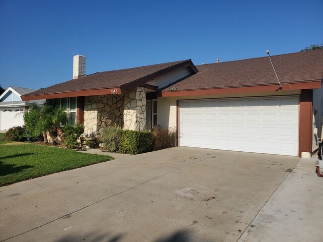 7642 E Woodsboro Ave