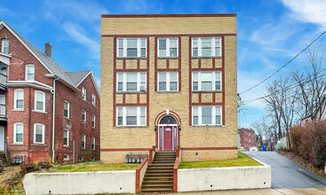 21 Greenwood St in New Britain, CT - Building Photo - Building Photo