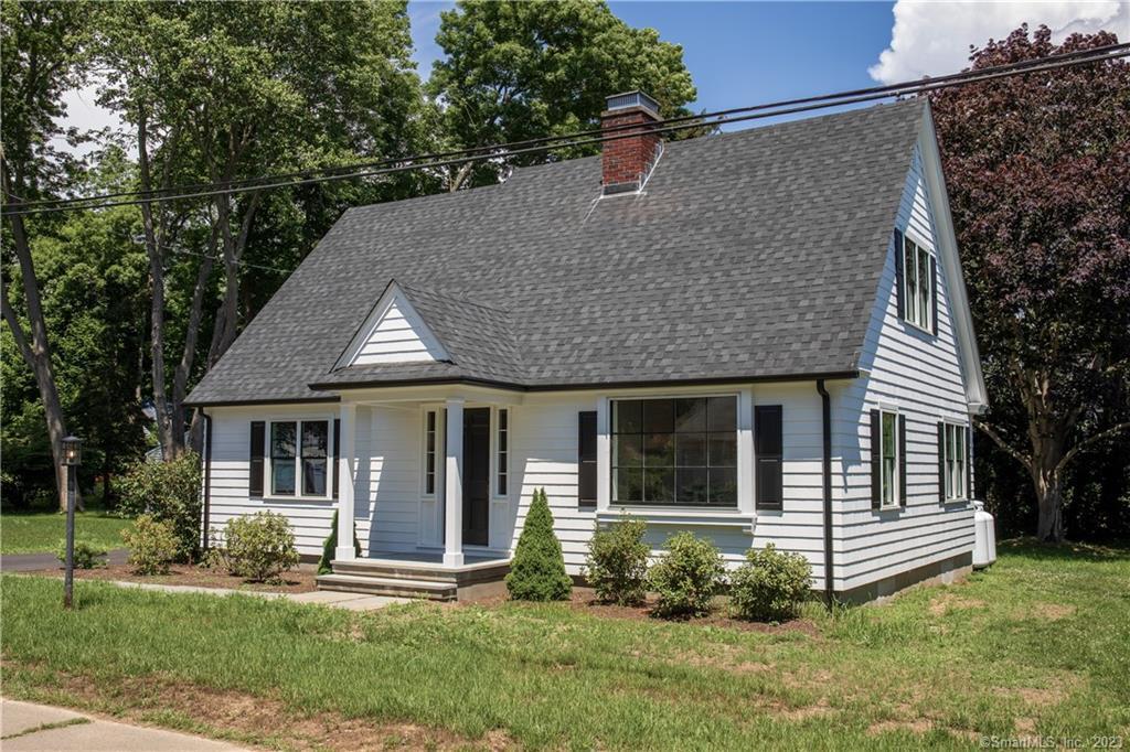 37 Bassett Ln in Madison, CT - Building Photo