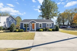 209 S Walnut St in Princeton, NC - Foto de edificio - Building Photo