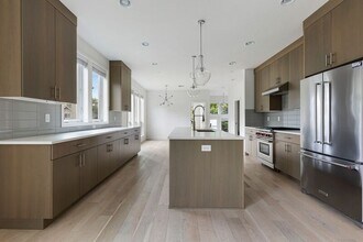 2220 SE Lambert St in Portland, OR - Building Photo - Building Photo