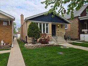 5822 W 64th Pl in Chicago, IL - Building Photo - Building Photo