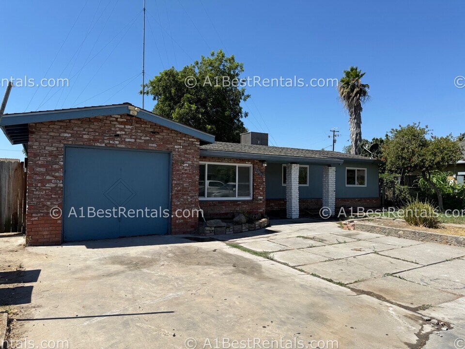 3808 Sierra St in Riverbank, CA - Building Photo