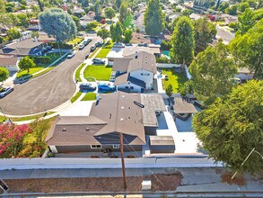 23701 Bessemer St in Woodland Hills, CA - Building Photo - Building Photo