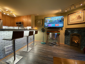 3435 California Ave SW, Unit 405 in Seattle, WA - Foto de edificio - Building Photo