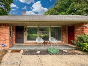 4096 Chestnut Hill Dr in Troy, MI - Building Photo - Building Photo