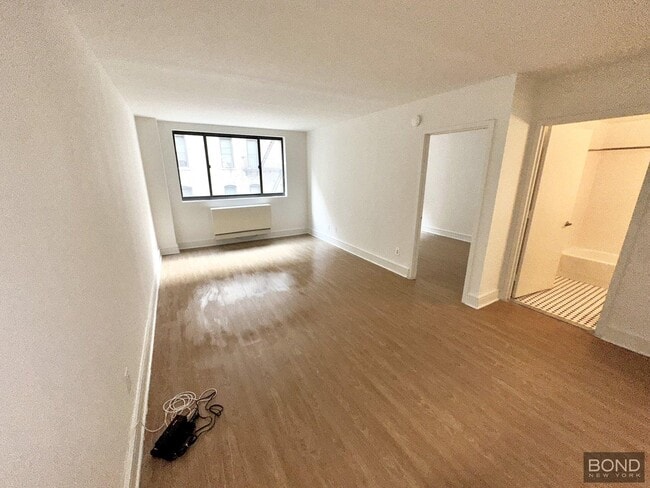323 W 96th St