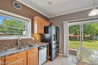 2043 Vermont Ave in Troy, MI - Building Photo - Building Photo
