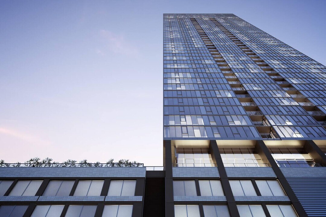 360 W Illinois St in Chicago, IL - Building Photo