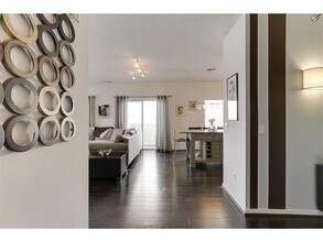 3000 Raleigh Ave-Unit -403 in Minneapolis, MN - Foto de edificio - Building Photo