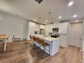 6615 Ezzard Charles Ln in Houston, TX - Building Photo - Building Photo