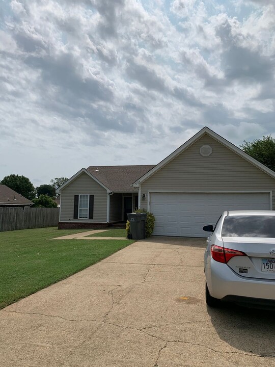 2124 Manchester Dr in Jonesboro, AR - Building Photo