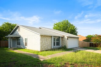 7547 Oriental Trail in San Antonio, TX - Building Photo - Building Photo