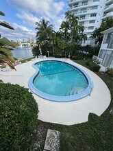 10281 E Bay Harbor Dr in Bay Harbor Islands, FL - Foto de edificio - Building Photo