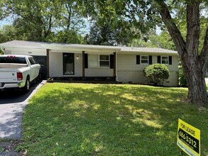 1301 Burton Rd SW in Knoxville, TN - Building Photo - Building Photo