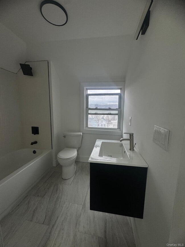 301 Warburton Ave in Yonkers, NY - Building Photo - Building Photo