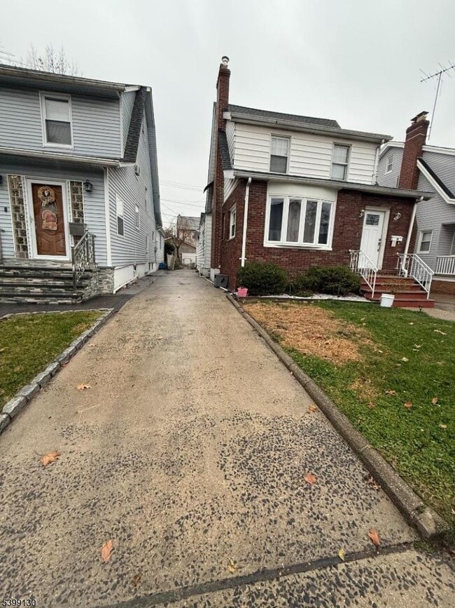 137 N 17th St in Bloomfield, NJ - Building Photo - Building Photo