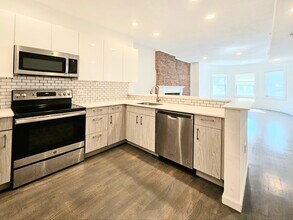 1402 Beacon St, Unit 3 in Brookline, MA - Building Photo - Building Photo