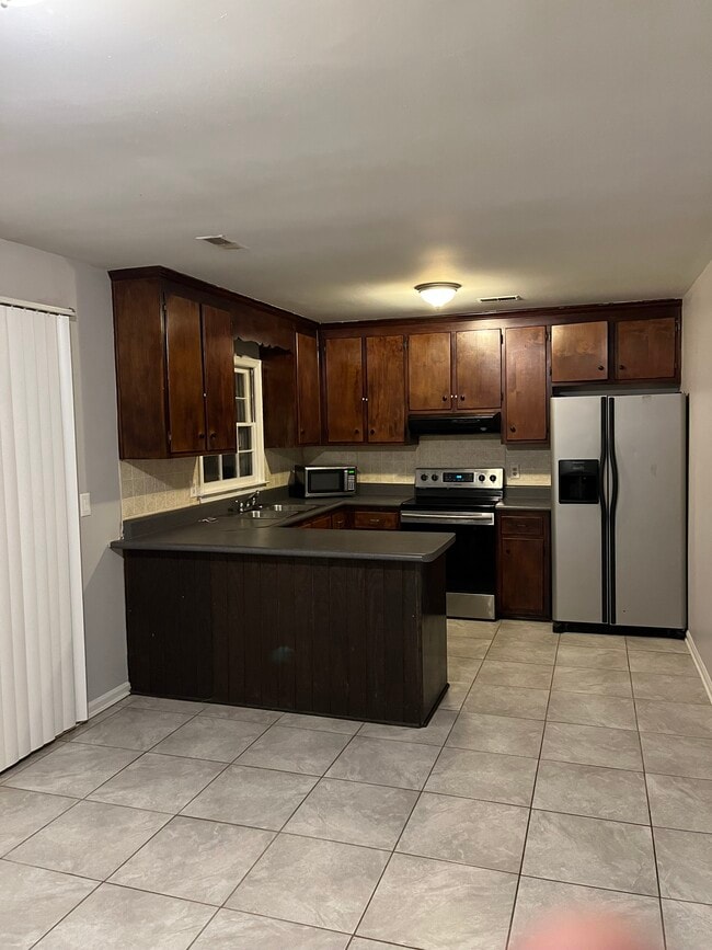 547 Petty St in Petersburg, VA - Building Photo - Building Photo