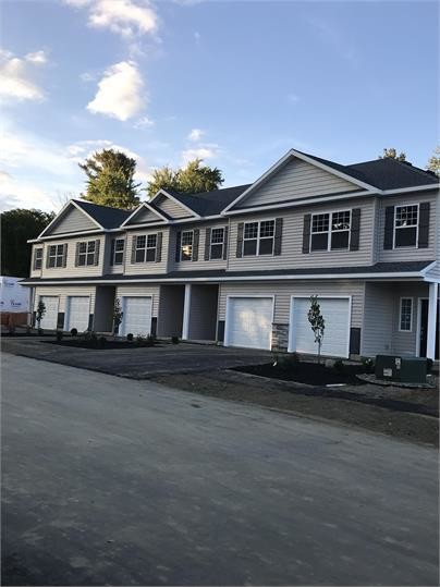 Ridge Manor Court in Niskayuna, NY - Building Photo