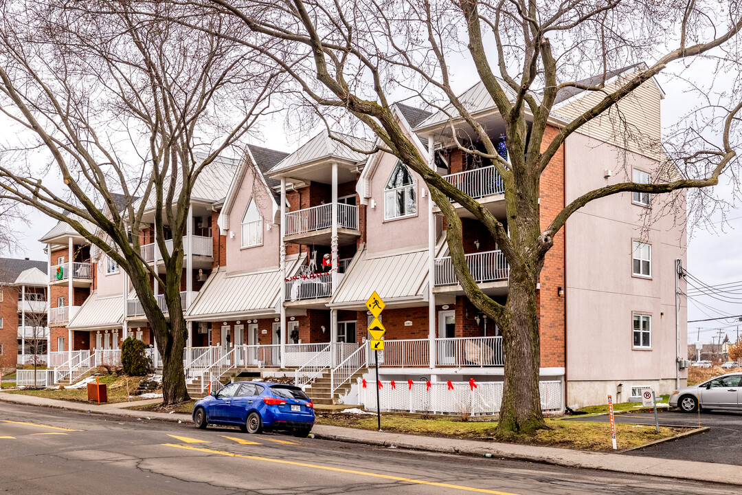 12651 Forsyth Rue in Montréal, QC - Building Photo