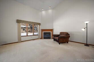 114 Elmtree Ct in St. Charles, IL - Building Photo - Building Photo