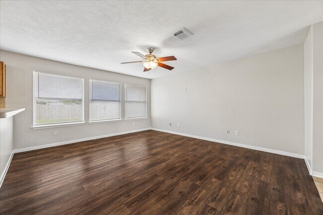 19811 Shores Edge Dr in Tomball, TX - Foto de edificio - Building Photo