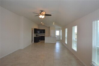 5809 Marostica Ln in Round Rock, TX - Foto de edificio - Building Photo