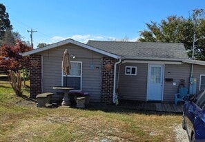 556 E Yancey St in Marion, NC - Building Photo