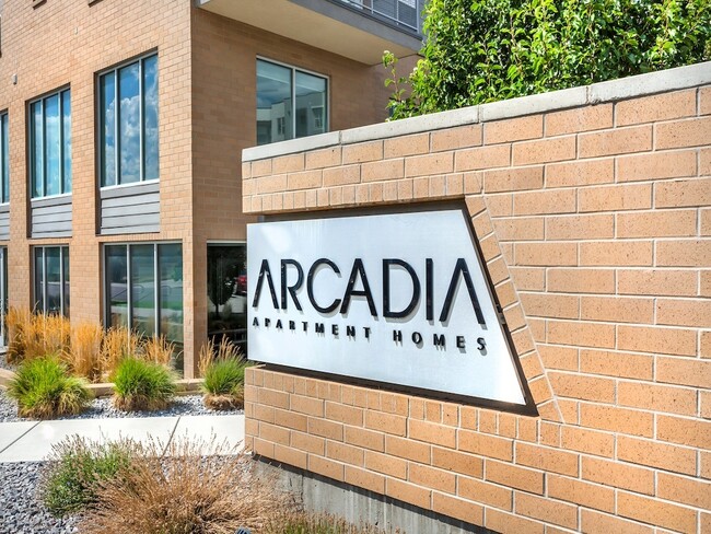 Arcadia Apartment Homes in Sandy, UT - Foto de edificio - Building Photo