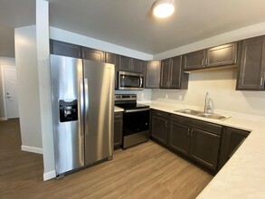 Fox Run Townhomes in Yankton, SD - Building Photo - Building Photo