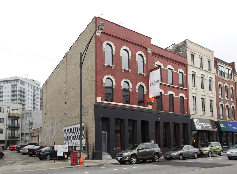 691-695 N Milwaukee Ave in Chicago, IL - Building Photo