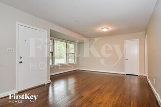 3303 Canterbury St in Greensboro, NC - Foto de edificio - Building Photo