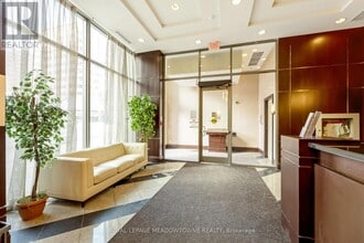 208 Enfield Pl in Mississauga, ON - Building Photo - Building Photo