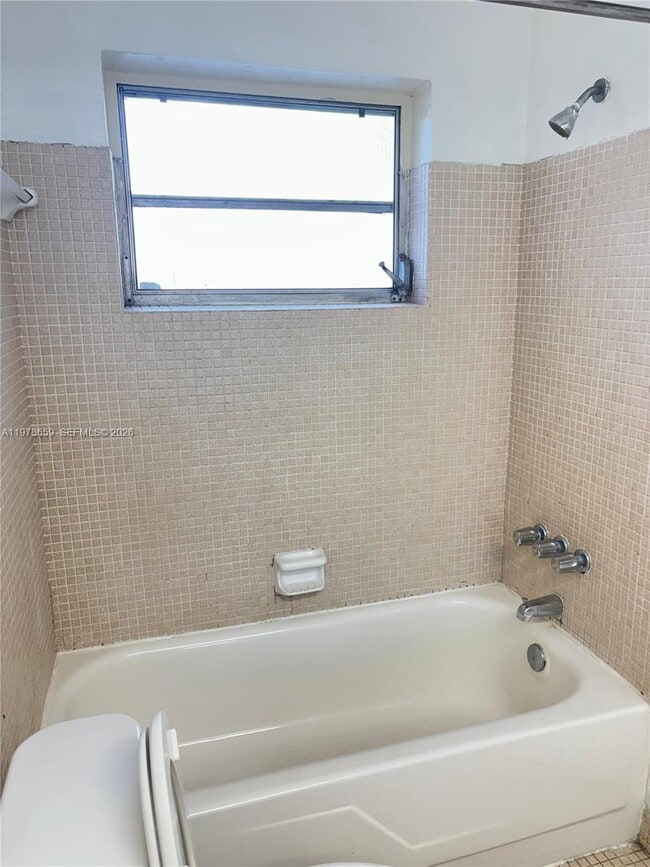 7310 SW 82nd St in Miami, FL - Building Photo - Building Photo