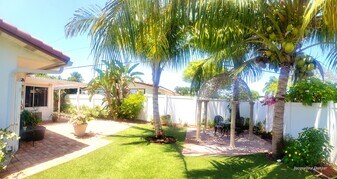 2241 NE 38th St, Unit Charming 3-Bed, 2-Bath Ho in Lighthouse Point, FL - Building Photo