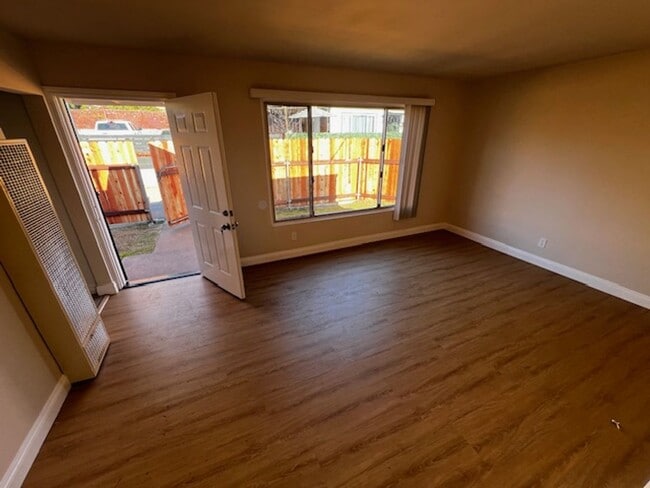 537 T Ave in National City, CA - Building Photo - Building Photo