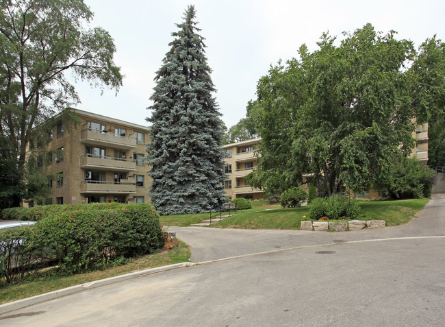 8 Corinth Gdns in Toronto, ON - Building Photo - Primary Photo