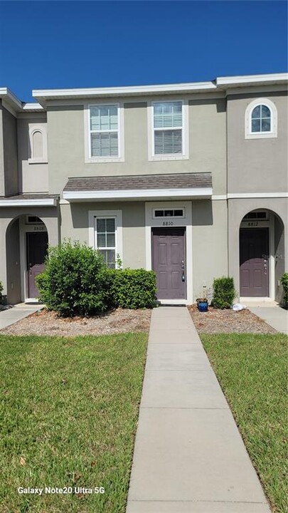 8810 Walnut Gable Ct in Riverview, FL - Building Photo