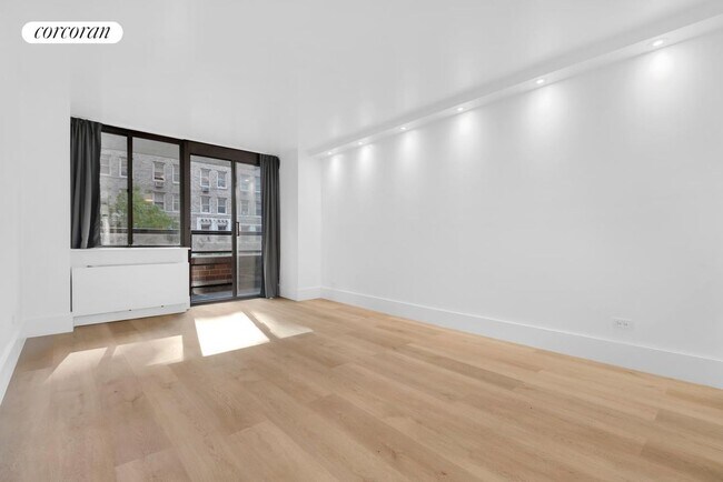 130 W 79th St in New York, NY - Building Photo - Building Photo
