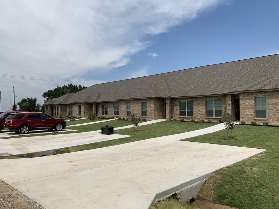 1105 Grindstone Rd in Brock, TX - Building Photo