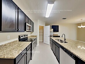 5473 Magdalene Wy in Zephyrhills, FL - Building Photo - Building Photo