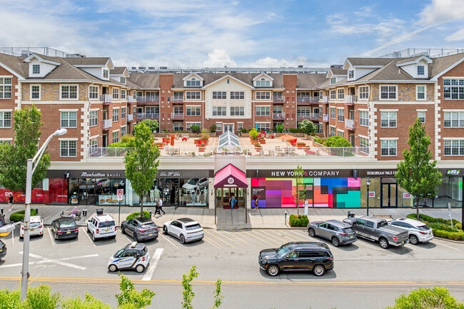 Towne Center at Englewood in Englewood, NJ - Foto de edificio - Building Photo