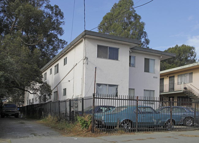 2355 Humboldt Ave in Oakland, CA - Building Photo - Building Photo