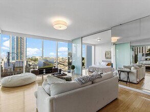1040 Biscayne Blvd in Miami, FL - Building Photo - Building Photo