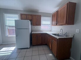 769 Dixwell Ave, Unit 1 in New Haven, CT - Building Photo