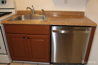 820 Edison Glen Terrace in Edison, NJ - Building Photo - Building Photo