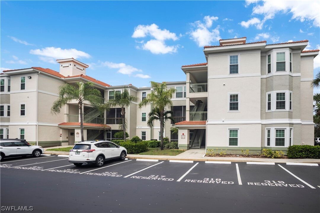 23560 Walden Center Dr in Estero, FL - Foto de edificio